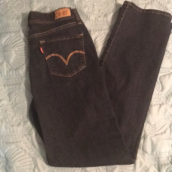 Levi's Denim - Unique ladies Levi 512 perfectly slimming straight leg jeans, size 6, perfect